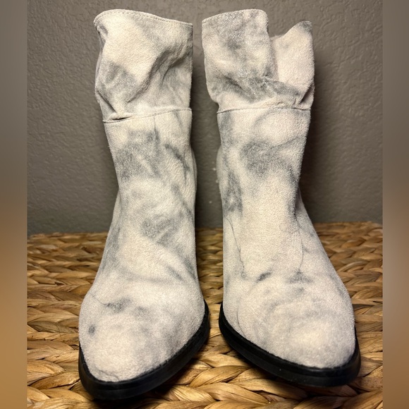 JEFFREY CAMPBELL Roswell Suede heeled ankle boots NWOT🩶🤍 - Picture 3 of 8